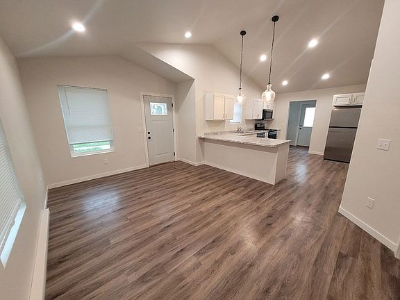 3rd image of 420 Franklin St #1