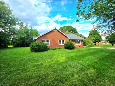 158 Country Club Dr, State Road, NC, 28676