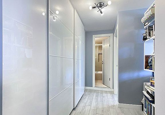 5th image of 330 E 33rd St APT 10B