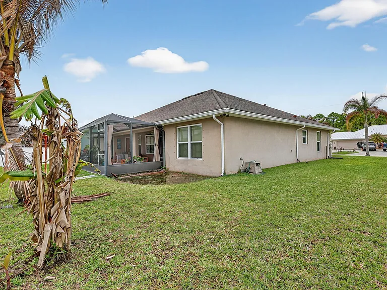 5547 NW Cordrey St — Photo 40