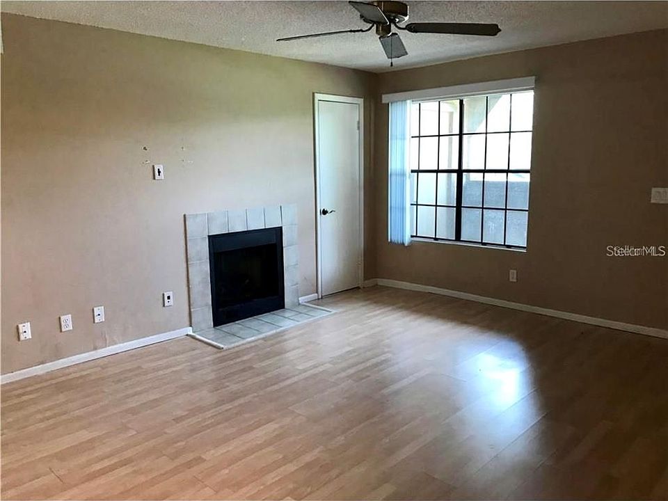 LAKEWOOD PARK CONDOMINIUMS 300 Lakepointe Dr Altamonte Springs FL