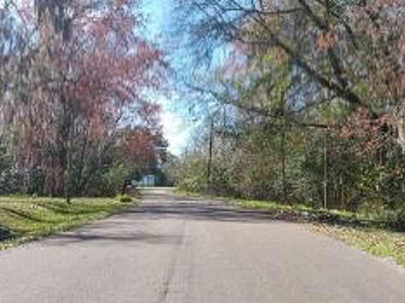 Exterior Neighborhood (street photo)