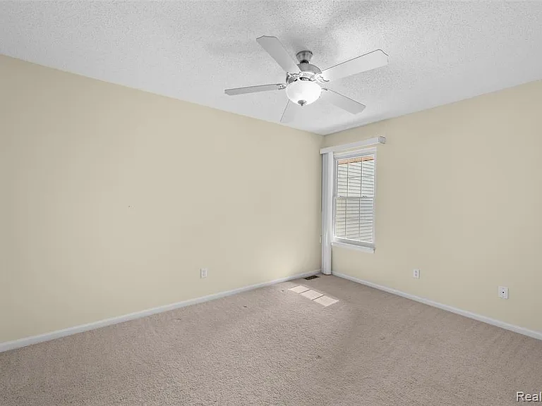 4911 Oak Hill Dr #3 — Photo 13