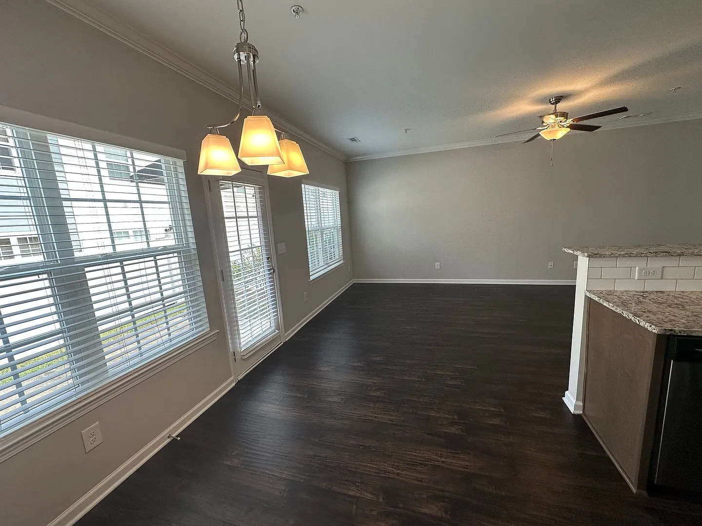Amazing 3 Bed 2.5 Bath Townhome in Spring Hill — Photo 4