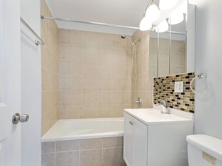 7616 N Marshfield Ave — Photo 84