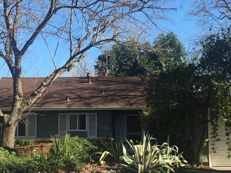 1018 Maple Ln — Photo 1