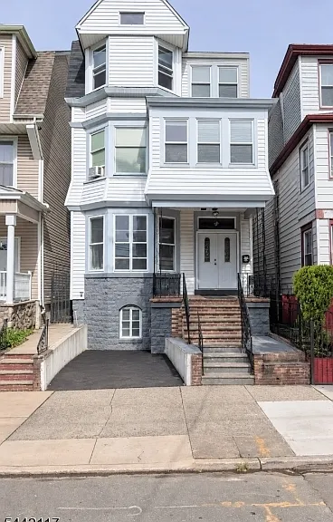 316 Clifton Ave — Photo 1