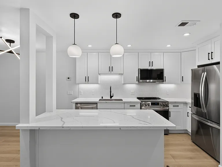 827 N Humboldt St — Photo 4