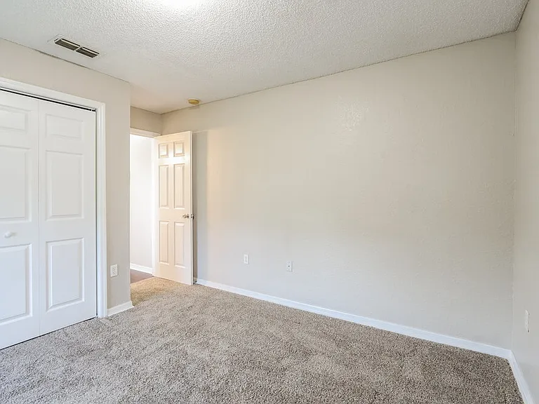 18725 Parade Rd — Photo 13