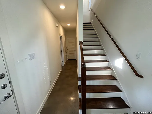 1146 N Olive St — Photo 13