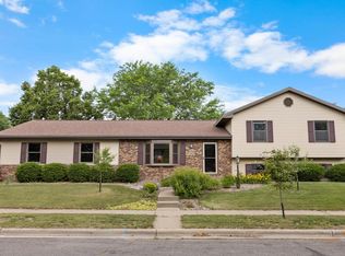 1307 Red Cedar Ct, Onalaska, WI 54650