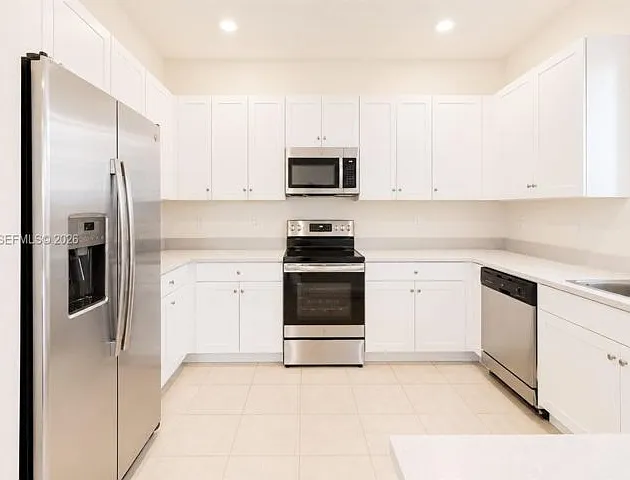 5 bed, 3.0 bath, $3,800 — Photo 2