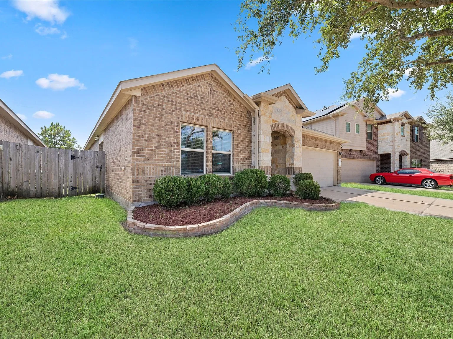 4 bed, 2.0 bath, 2241 sqft, $2,499 — Photo 2