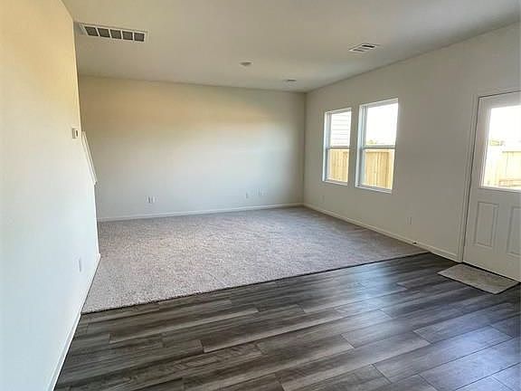 5th image of 10138 Orchid St