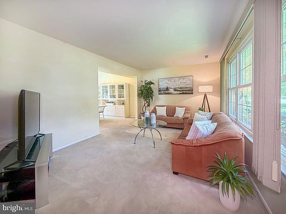 5th image of 236 Greenview Rd