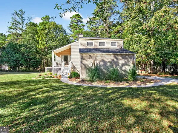 210 Marilyn Dr E, Fayetteville, GA 30214