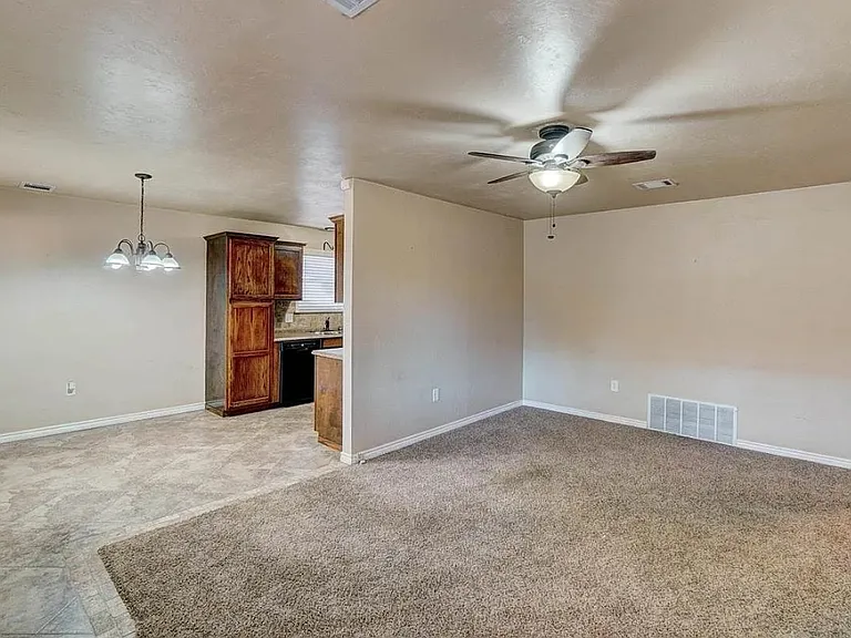 5716 NW Cedarwood Dr — Photo 3