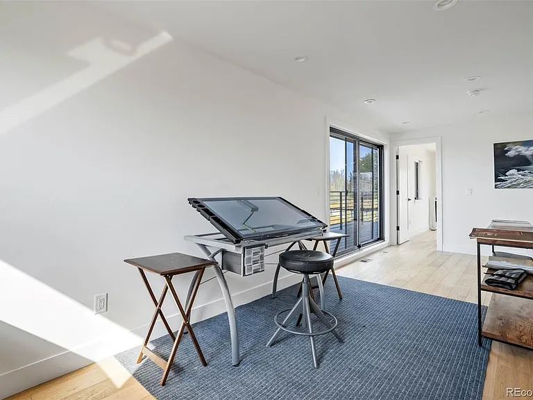 2526 S Lincoln St — Photo 36