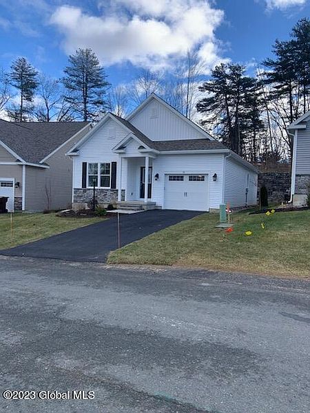 2nd image of 31 Bradley Circle