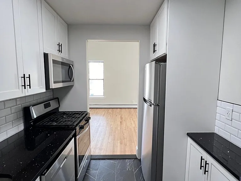 48 Bright St #4 — Photo 11