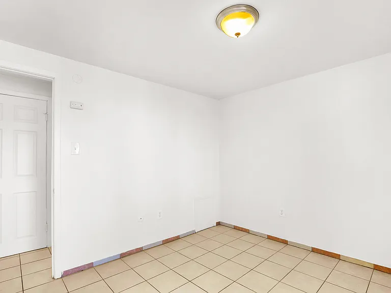 Camelot Apartments — Photo 18