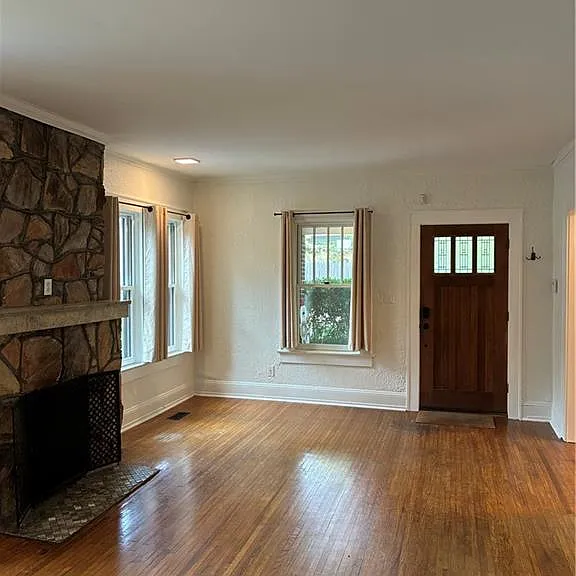 1088 Sanders Ave SE — Photo 3
