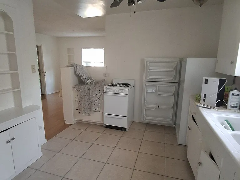 1659 1/2 E Rogers St #16591/2 — Photo 4