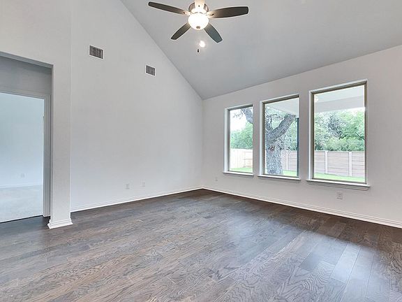 5th image of 367 Jefferson Dr