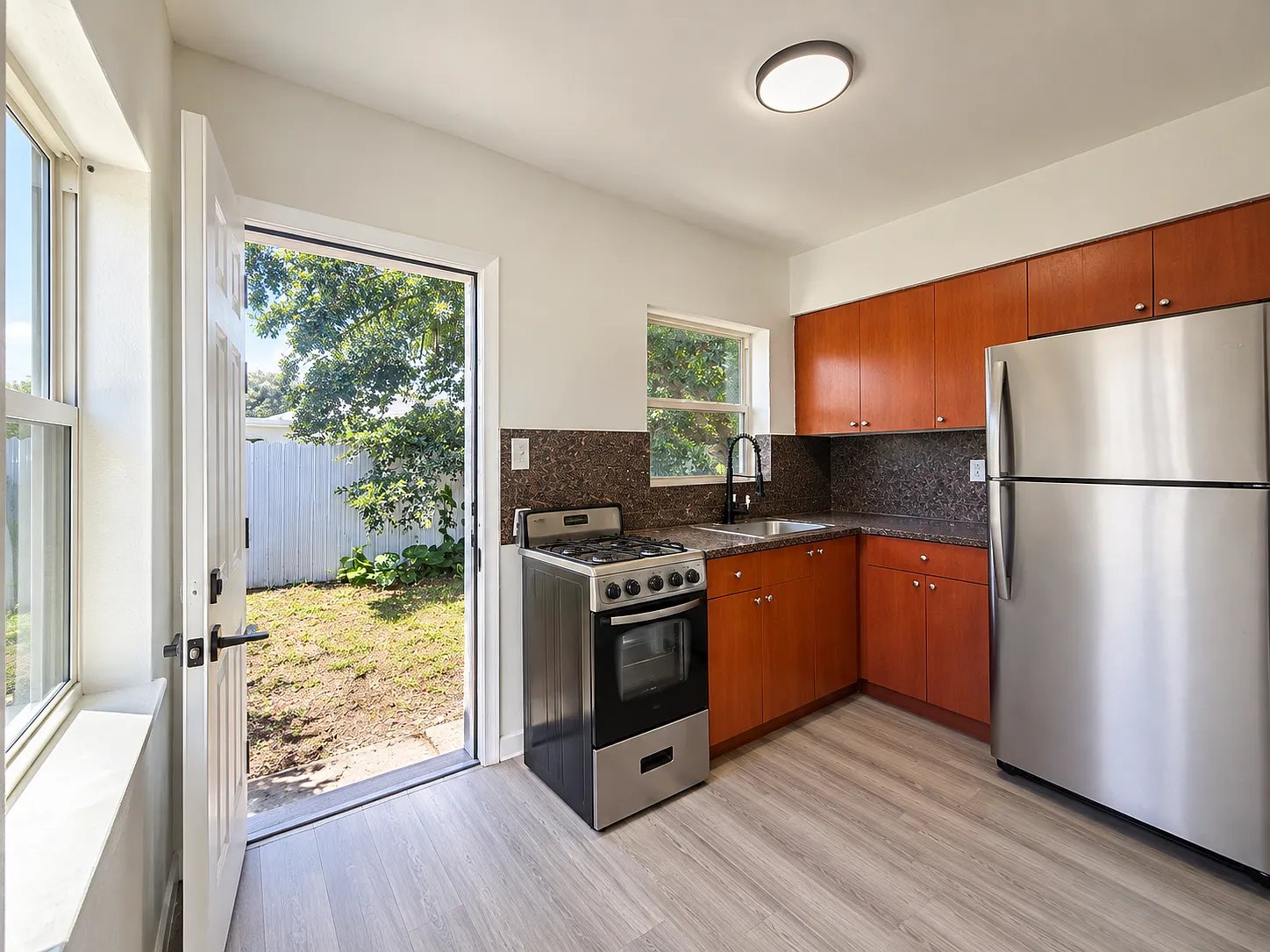 2 bed, 1000 sqft, $1,950 — Photo 4