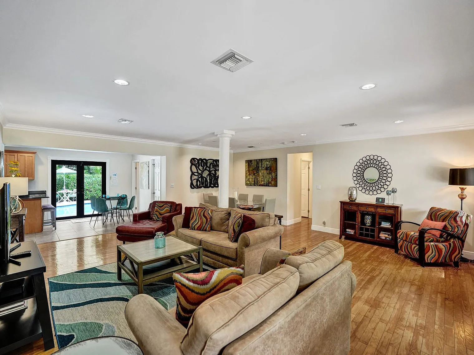 4 bed, 2.0 bath, 2088 sqft, $6,311 — Photo 4