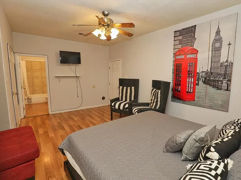 13121 Vickery St — Photo 35