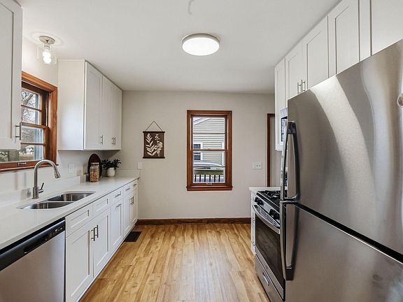 5th image of 2937 Idaho Ave S