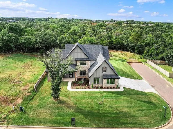 4601 Maple Ridge Dr, Edmond, OK 73034