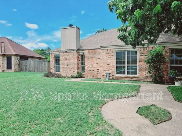 926 Westover Dr, Lancaster, TX 75134
