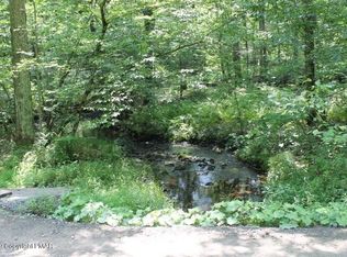 161 Mud Run Rd, Cresco, PA 18326