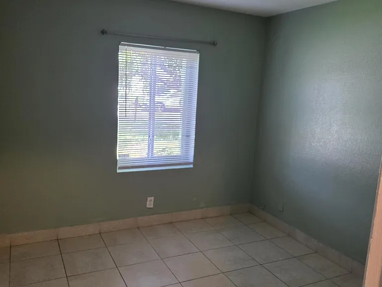 313 SW 80th Ave — Photo 5
