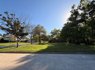 508 Independence Dr, Friendswood, TX 77546