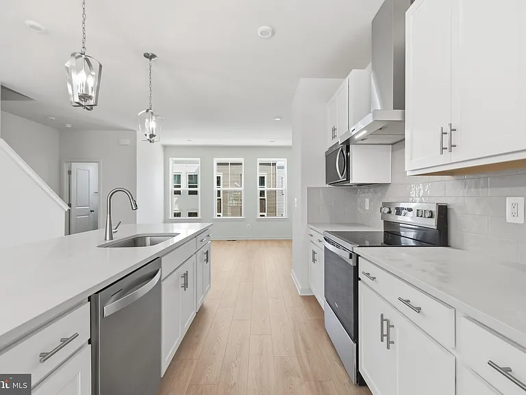 18002 Alicia Ave — Photo 18