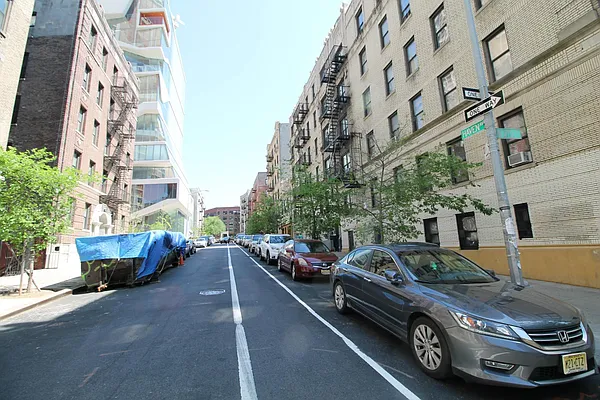 Rented by Keller Williams NYC | media 34