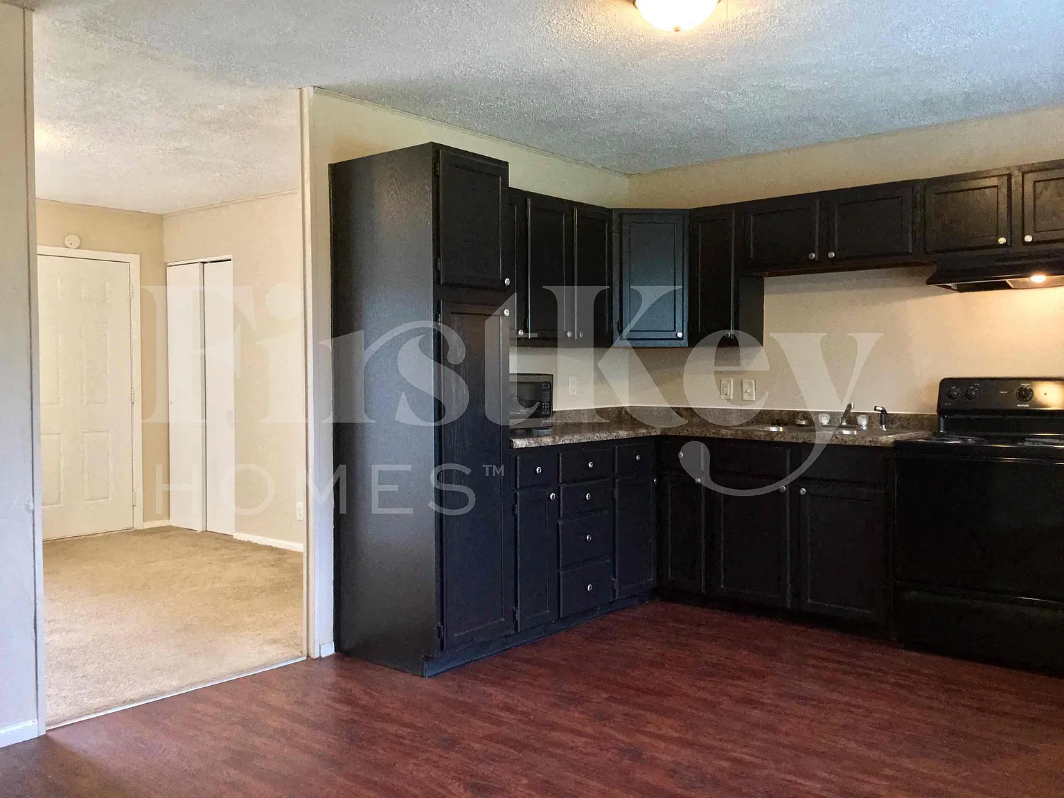 3 bed, 1.0 bath, 864 sqft, $1,450 — Photo 4