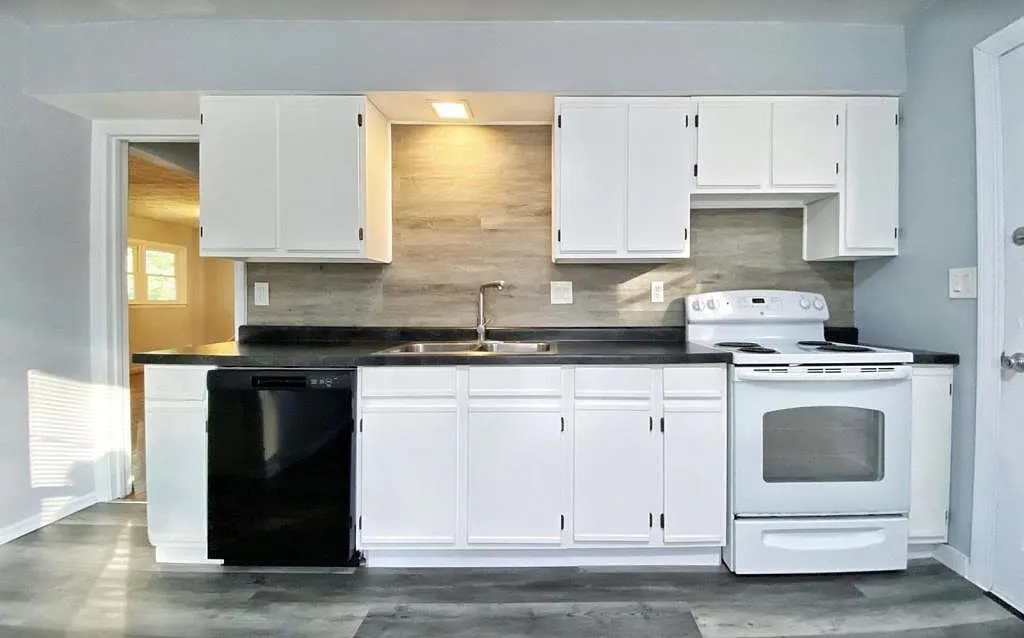2600 Browns Ln — Photo 4