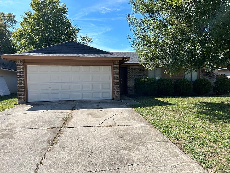 1st image of 1918 Whiteoak Dr