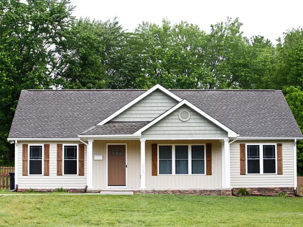 212 Princeton Cir NE, Roanoke, VA 24012