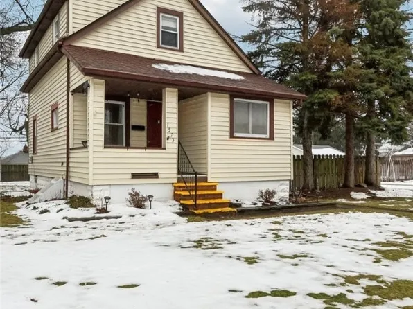 1573 Roselawn Rd, Mayfield Heights, OH 44124