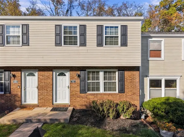 702 Countryside Dr, Mc Kees Rocks, PA 15136