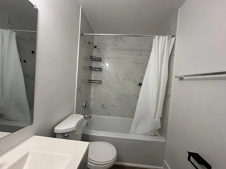 3616-3660 NE 11th Ave — Photo 36
