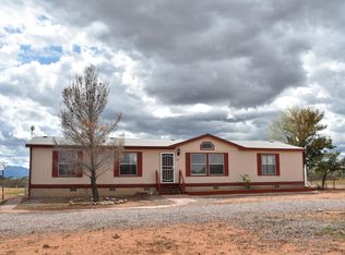 660 E Allen Ln, Huachuca City, AZ 85616