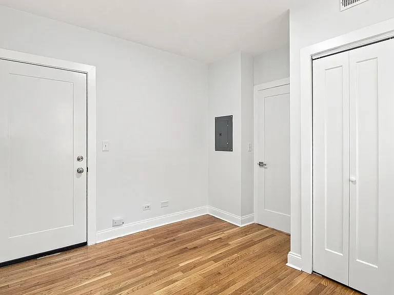 Square 37 Apartments — Photo 41