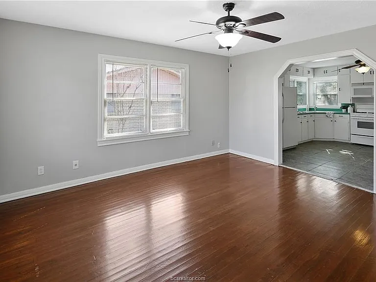 1504 Baker Ave — Photo 2