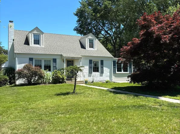 2504 Stone Hedge Dr, Alexandria, VA 22306